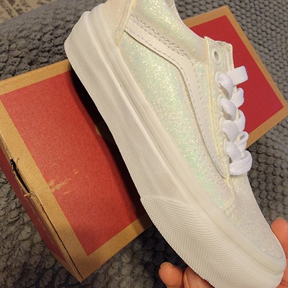 Vans - Picture 2 of 2